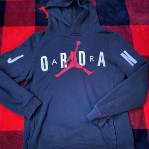 SIZE LARGE IN GIRLS JORDAN BLACK SWEATSHIRT